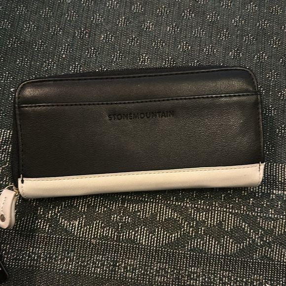 Stone Mountain Wallet - Picture 3 of 4